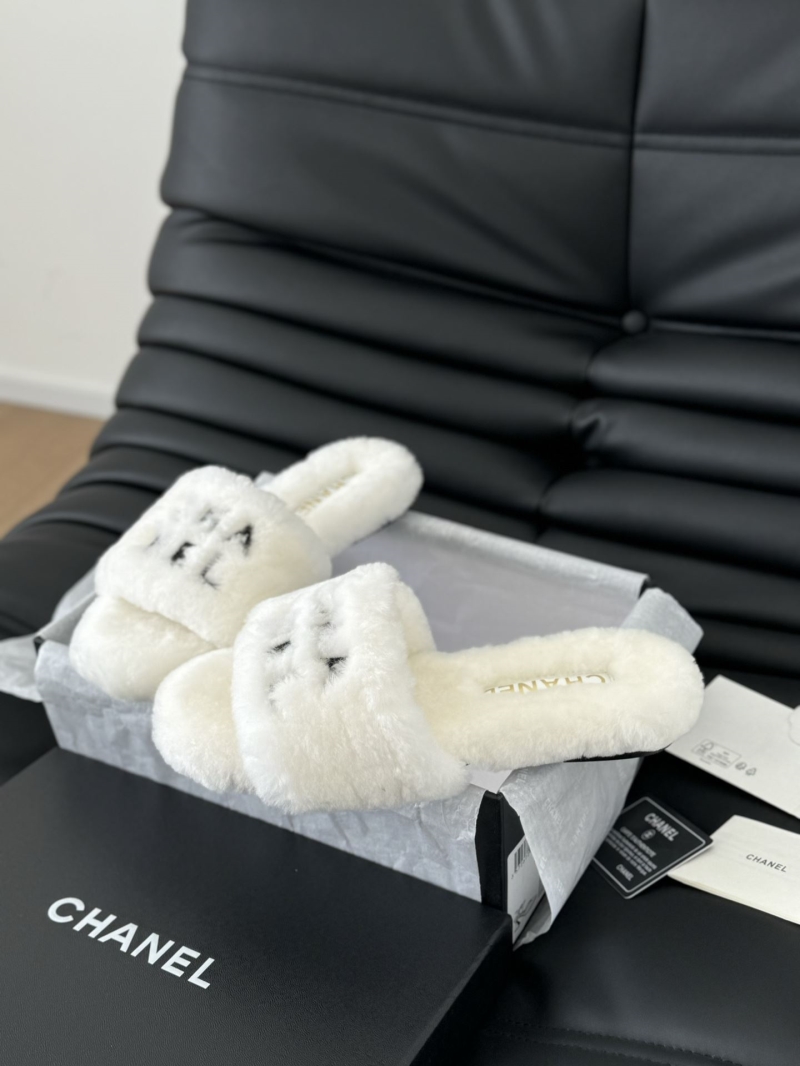 Ch**el slippers